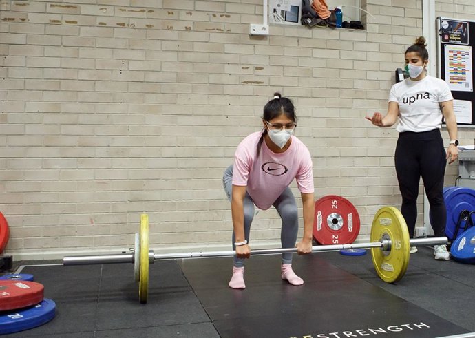 Archivo - Actividad en el gimnasio de la UPNA.