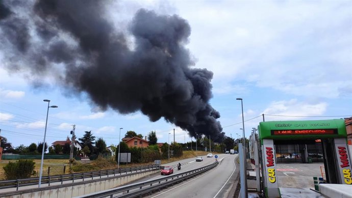 Incendio industrial en Llanera