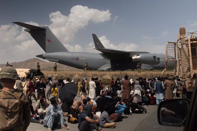 20 August 2021, Afghanistan, Kabul: Members of the UK Armed Forces take part in the evacuation mission of the entitled personnel from Kabul airport in Afghanistan. Photo: Lphot Ben Shread/UK Ministry of Defence via PA Media/dpa