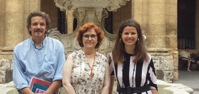 Christoph Ehlers, Eva Bravo y Lola Pons, profesores de la Universidad de Sevilla y miembros de la comisión académica del citado curso.