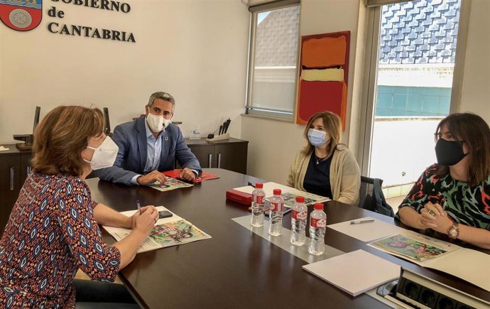 Reunión de la secretaria de Estado de Cooperación Internacional, Pilar Cancela, con el vicepreisidente de Cantabria, Pablo Zuloaga, entre otros