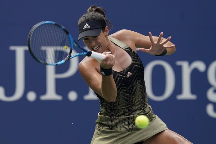 30 August 2021, US, New York: Spanish tennis player Garbine Muguruza in action against Croatian Donna Vekic during their women's singles first round tennis match of the US Open tennis championships. Photo: Seth Wenig/PA Wire/dpa