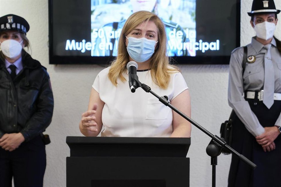 Archivo - La delegada de Seguridad y Emergencias y portavoz del Ayuntamiento de Madrid, Inmaculada Sanz, interviene durante la inauguración 50 Años de la mujer en la policía municipal.