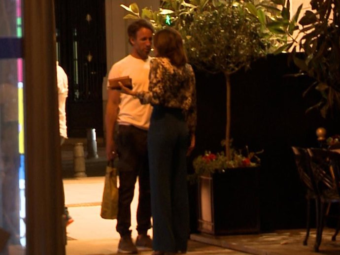 Álvaro Muñoz Escassi y María José Suárez, en la noche madrileña