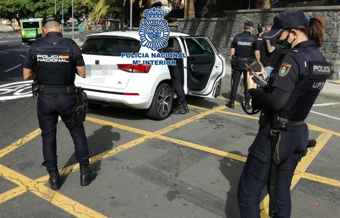 Control de la Policía Nacional para controlar las medidas 'antiCovid'