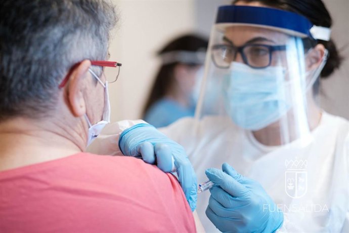 Archivo - Vacunación contra el coronavirus.