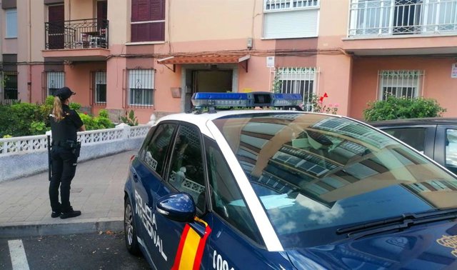 Imagen de una agente en Alicante