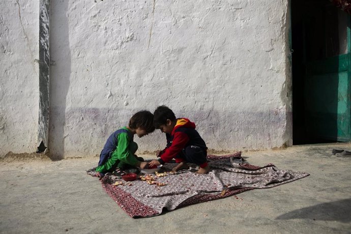 Ghulam Rassoul and his family, Kunduz IDPs, now living in Mazar, Balkh province.