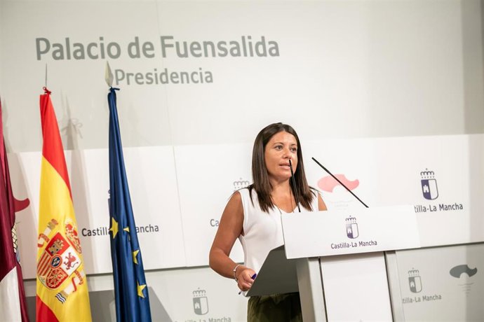 La consejera de Bienestar Social, Bárbara García Torijano, informa, en el Palacio de Fuensalida, sobre asuntos del Consejo de Gobierno relacionados con su departamento.