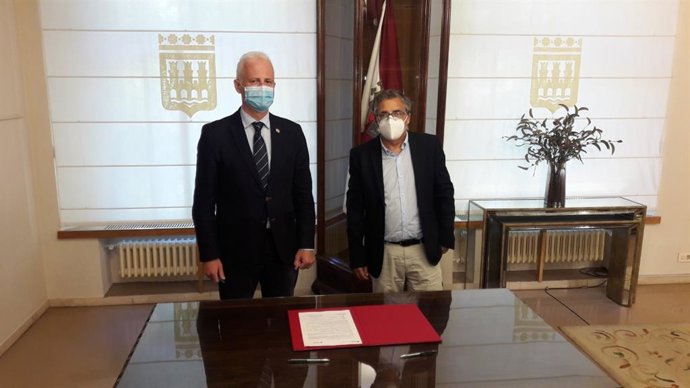 El alcalde de Logroño, Pablo Hermoso de Mendoza, y el consejero de Servicios Sociales y Gobernanza Pública, Pablo Rubio