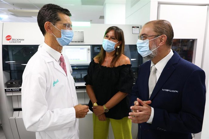 El presidente de Aragón, Javier Lambán, y la consejera de Sanidad, Sira Repollés, visitan el Hospital San Jorge de Huesca.