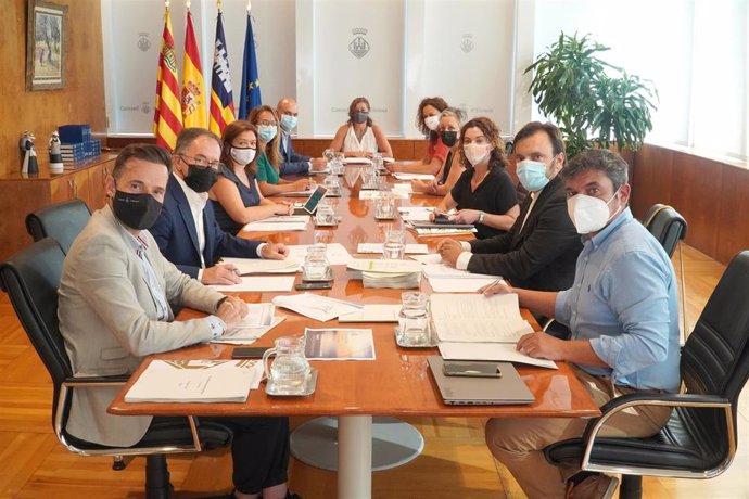 La presidenta del Govern balear, Francina Armengol, en la reunión de la IV Conferencia de Presidentes de la X Legislatura, en la sede del Consell de Ibiza.