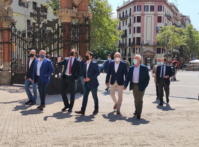 El presidente del PP, Pablo Casado, el líder del PP catalán, Alejandro Fernández, el portavoz del PP en el Ayuntamiento de Barcelona, Josep Bou, y el presidente provincial del PP en Barcelona Manuel Reyes en un acto en el recinto modernista de Sant Pau