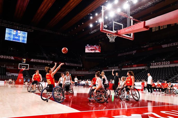 La selección de baloncesto femenino en silla de ruedas durante su partido ante Alemania de los cuartos de final de los Juegos Paralímpicos de Tokio