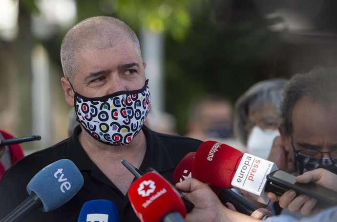 Archivo - El secretario general de CC.OO., Unai Sordo, ofrece declaraciones a los medios de comunicación en una imagen de archivo