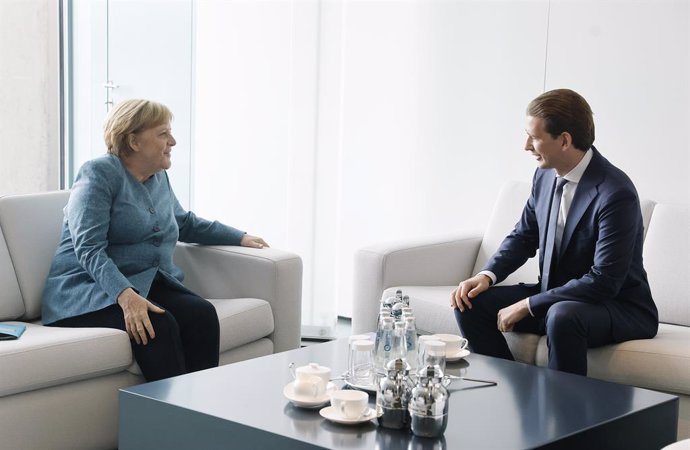 HANDOUT - 31 August 2021, Berlin: German Chancellor Angela Merkel (L) meets with Austrian Chancellor Sebastian Kurz at the Federal Chancellery. Photo: Dragan Tatic/BUNDESKANZLERAMT via APA/dpa - ATTENTION: editorial use only and only if the credit menti
