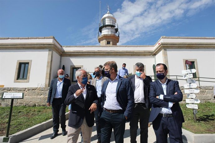 Feijóo visita el Faro de Lariño
