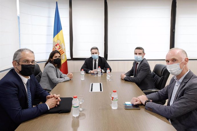 Reunión del ministro de Finanzas de Andorra, Eric Jover, y del secretario de Estado de Asuntos Financieros Internacionales, Marc Ballest, con el Banco de Desarrollo del Consejo Europeo (CEB).