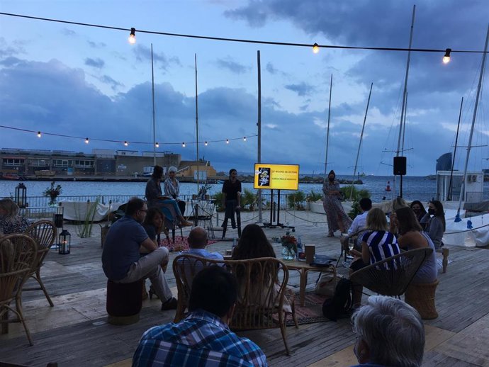 Presentación de 'A foc lent' de Paula Hawkins (Columna)