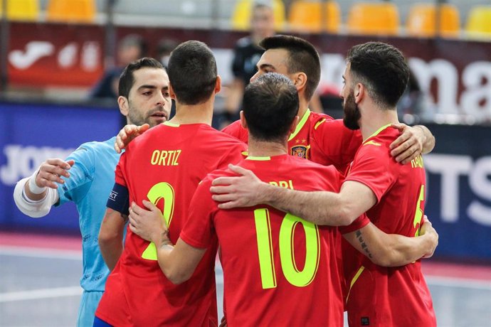 Archivo - La selección española de fútbol sala celebra un gol en un amistoso