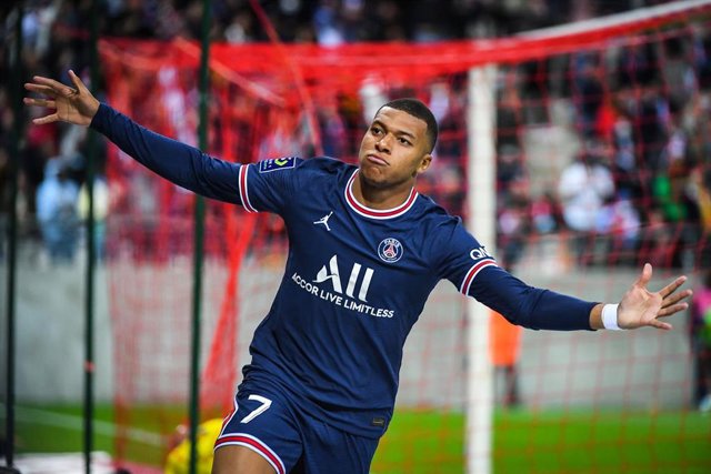 Kylian Mbappe celebra un gol con el PSG