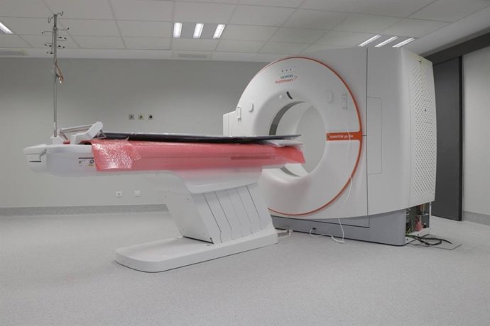 Archivo - Instalación del TAC de simulación del servicio de Oncología Radioterápica del nuevo hospital de Toledo