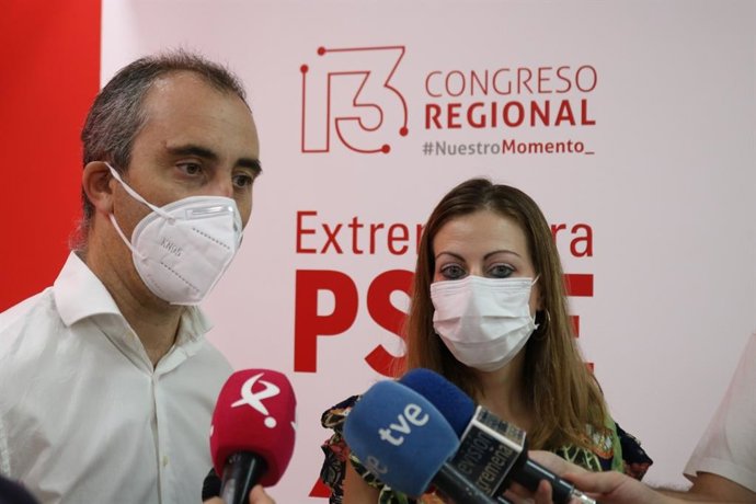 Sandra Pacheco y José María Carrasco presentan la candidatura de Fernández Vara al congreso Regional del PSOE