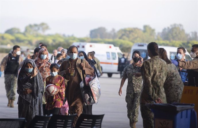 Refugiados afganos llegan a la Base Naval de Rota donde serán atendidos por EEUU en el marco de la operación ' Allies Refuge'. A 31 de agosto de 2021, en Rota (Cádiz, Andalucía, España).