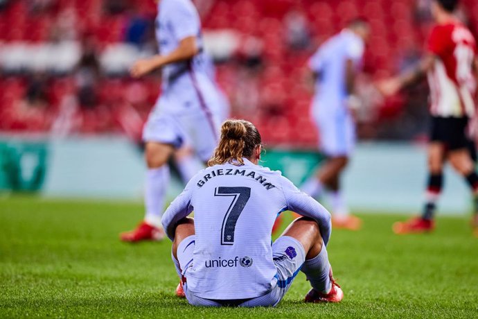 Antoine Griezmann of FC Barcelona laments during the Spanish league, La Liga Santander, football match played between Athletic Club and FC Barcelona at San Mames stadium on August 21, 2021 in Bilbao, Spain.