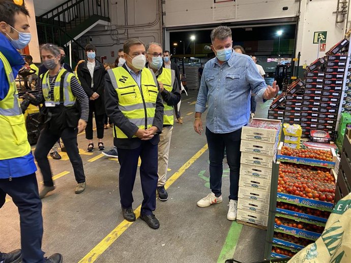 El ministro de Agricultura, Pesca y Alimentación, Luis Planas, visita Mercamadrid