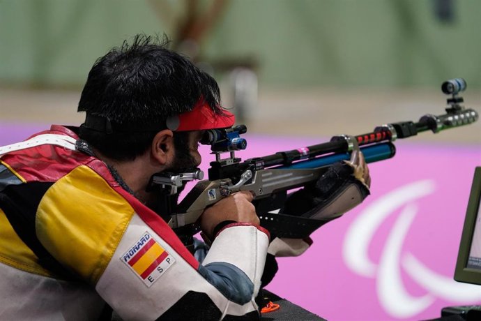 Juan Antonio Saavedra durante la competición de carabina tendido 10 metros de los Juegos Paralímpicos de Tokio