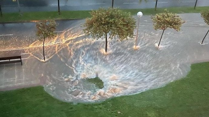 Una de las zonas del barrio logroñés de La Cava-Fardachón totalmente embalsada