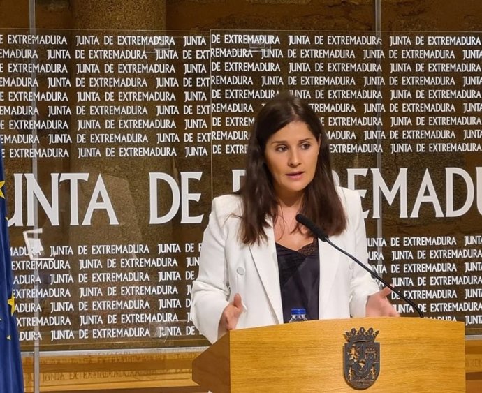 La portavoz de la Junta de Extremadura, Isabel Gil Rosiña, en rueda de prensa tras el Consejo de Gobierno autonómico
