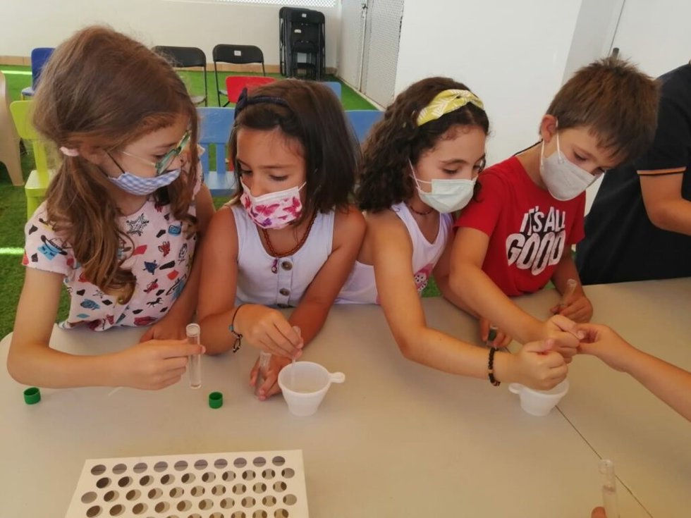 Taller de experimentos de Ciencia al fresquito en su edición de 2021