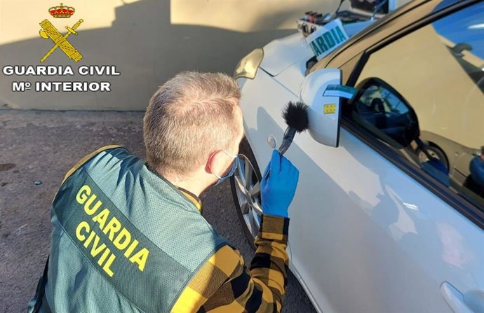 Archivo - Valencia.- Sucesos.- Detenido un menor por dar avisos falsos al 112 para emboscar a los policías a pedradas 