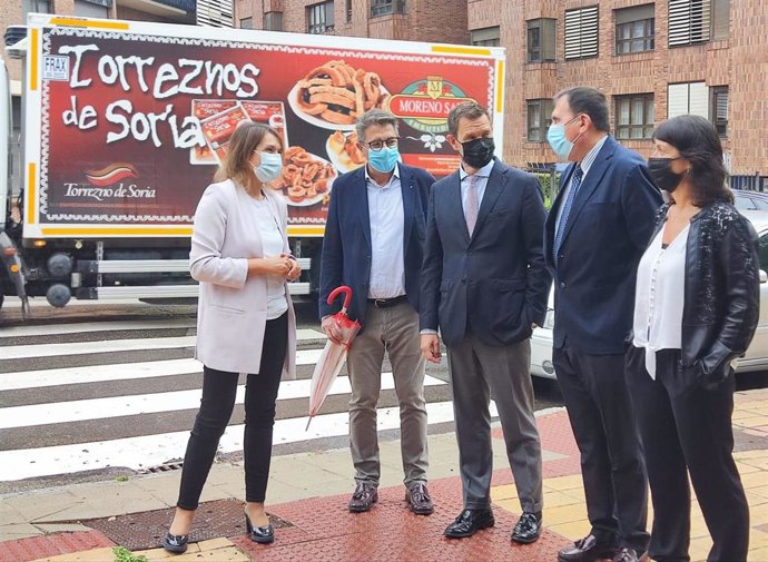 Rocío Lucas visita las obras de mejora en el CEIP Numancia de Soria.
