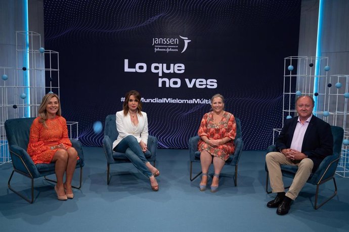 María Victoria Mateos, Carme Chaparro, Teresa Regueiro y Alejandro González durante la presentación de la campaña de concienciación sobre mieloma múltiple.