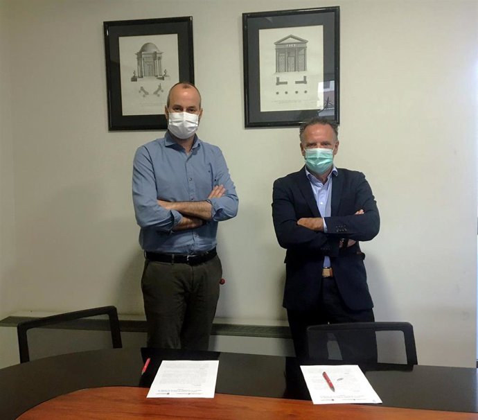 Fermín Alonso, concejal delegado de Proyectos Estratégicos, Movilidad y Sostenibilidad del Ayuntamiento de Pamplona y Tomas Rodríguez Garraza, director general de Formación Profesional