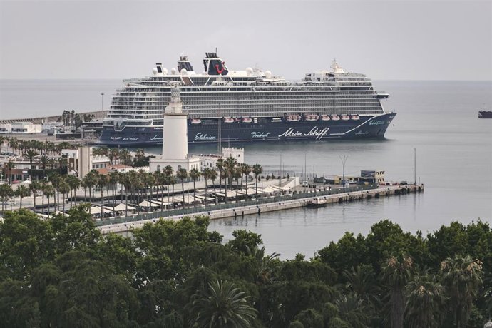 Mein Schiff 2 en Málaga el 15 de junio de 2021