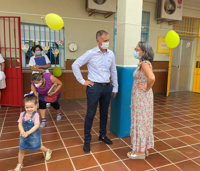 Jiménez visita la Escuela Infantil 'Alcazaba' en Almería