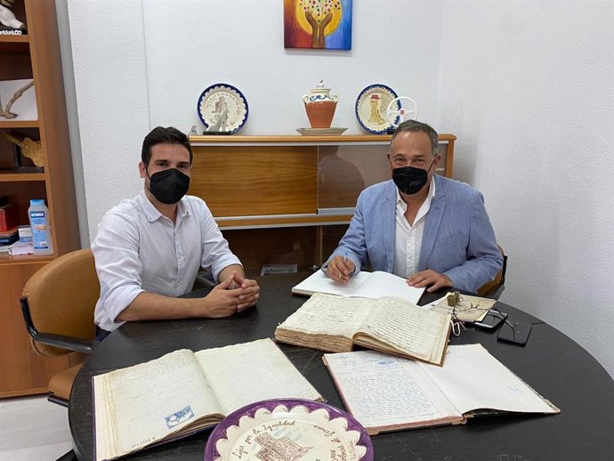 El delegado de Turismo se reúne con el alcalde de Líjar (Almería).