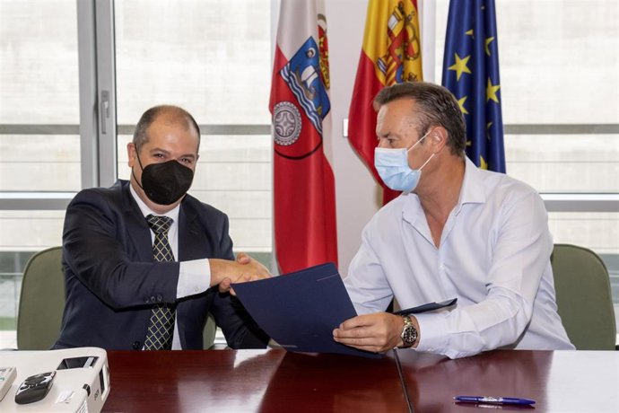 El Consejero De Desarrollo Rural, Ganadería, Pesca, Alimentación Y Medio Ambiente, Guillermo Blanco, Firma Un Convenio De Colaboración Con La Universidad Europea Del Atlántico (UNEATLÁNTICO).