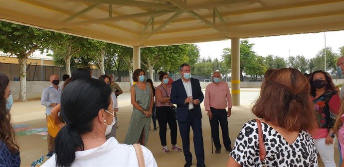 Espadas visita las obras realizadas en el CEIP Juan Ramón Jiménez