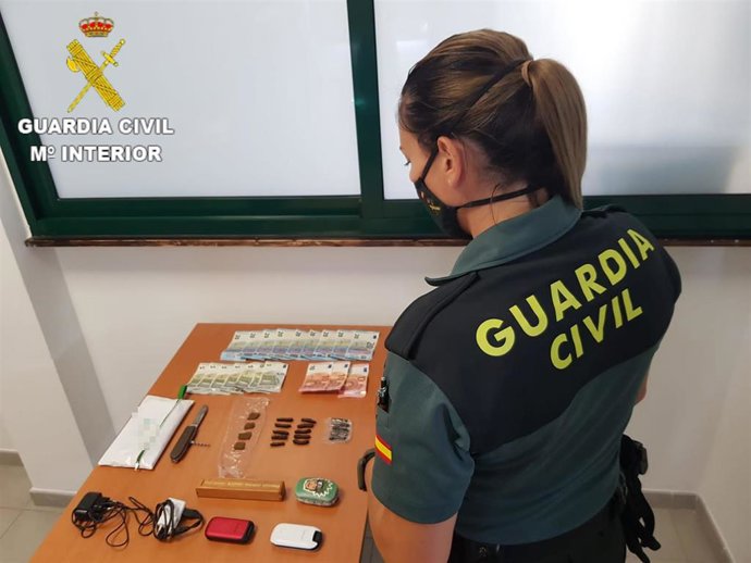 La Guardia Civil desarticula un punto de venta de droga en un parque céntrico de la localidad de Gran Tarajal con la detención de una persona