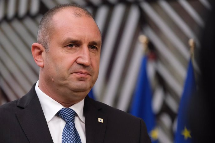 Archivo - HANDOUT - 25 May 2021, Belgium, Brussels: Bulgarian President Rumen Radev speaks to media as he arrives for the second day of a special EU summit. Photo: Alexandros Michailidis/EU Council/dpa - ATTENTION: editorial use only and only if the cre