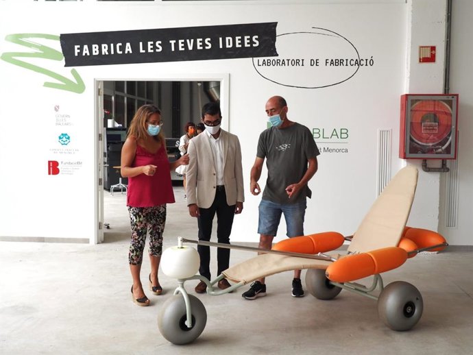 El conseller de Fondos Europeos, Universidad y Cultura, Miquel Company, durante la inauguración del FabLab, en el CentreBit de Menorca.