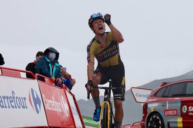 El ciclista esloveno Primoz Roglic (Team Jumbo-Visma), ganador de la etapa 17 de La Vuelta 2021, disputada entre Unquera y Lagos de Covadonga sobre 185,8 kilómetros