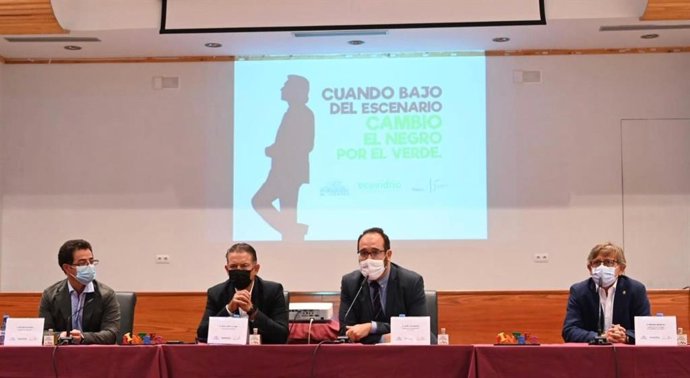 Presentación del proyecto de la estatua de Raphael en vidrio reciclado.