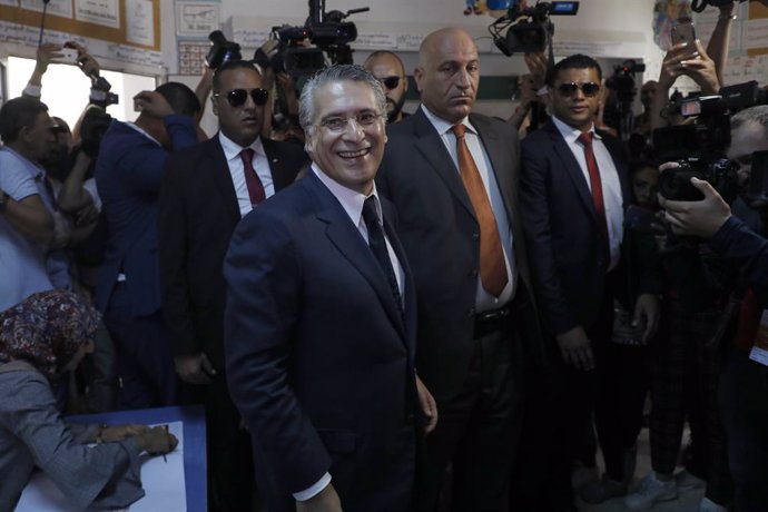 Archivo - 13 October 2019, Tunisia, Tunis: Tunisian presidential candidate Nabil Karoui poses for a picture after casting his vote inside a polling station during the second round of the Tunisian presidential between presidential candidates Kais Saied a