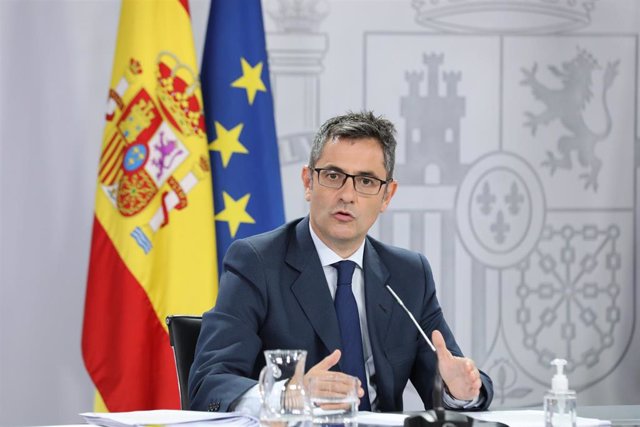 El ministro de la Presidencia, Relaciones con las Cortes y Memoria Democrática; Félix Bolaños, interviene en una rueda de prensa posterior al Consejo de Ministros, a 31 de agosto de 2021, en Madrid, (España)